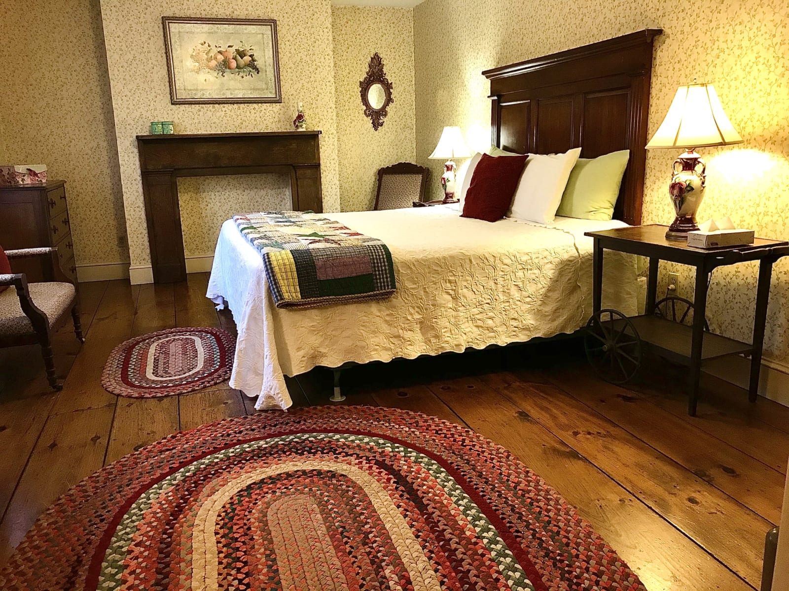 Country hotel room with braided rug.
